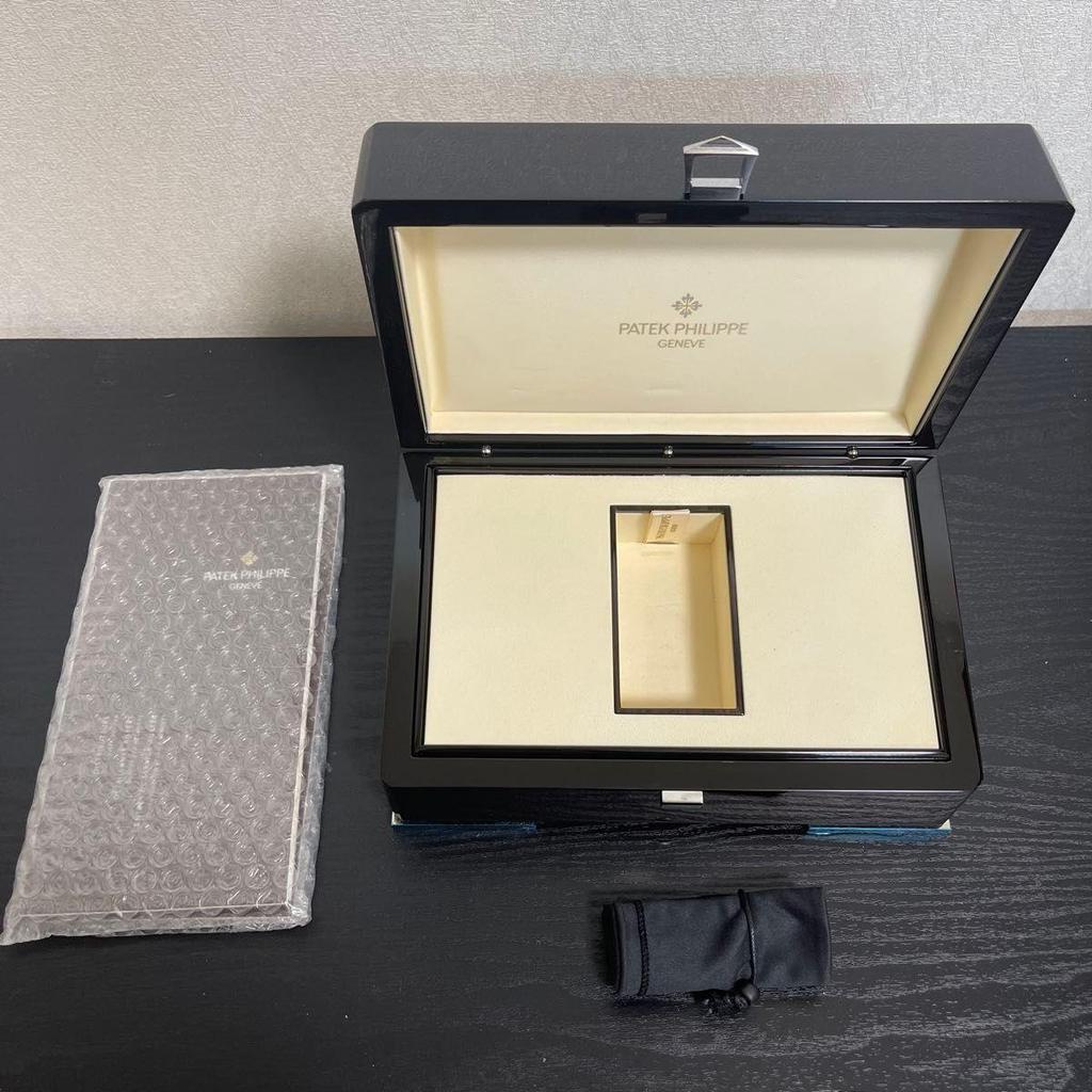 Used Excellent condition, ultra-rare PATEK PHILIPPE watch case, empty box, wooden