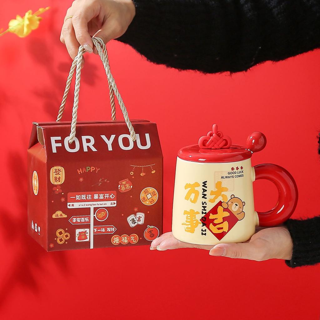 Give girlfriends gifts, mugs with lids, gift boxes, ceramic cups, household water cups, female cute office cups.