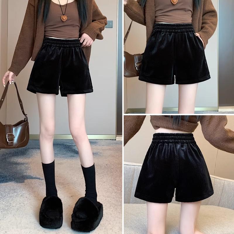 

Women s High-Waisted Gold Velvet Wide-Leg Booty Shorts - Black, Versatile, Slimming (Autumn/Winter 2025) 3XL кавовий