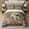 Set de așternut cu tematică Pug, cu text sau nume personalizat, 3 piese: 1 cearșaf plat și 2 fețe de pernă, Așternut de casă personalizat