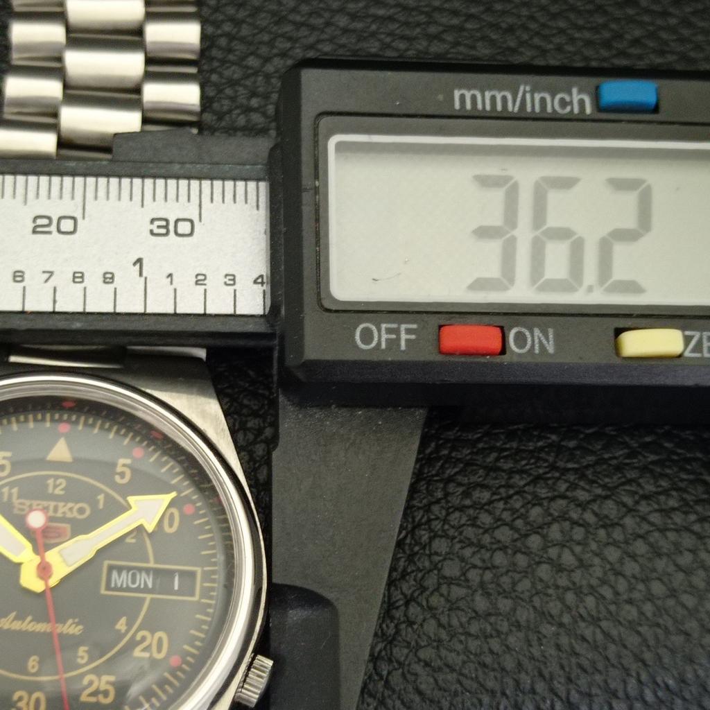 GENUINE VINTAGE SEIKO 5 AUTOMATIC JAPAN MENS 7019A BLACK DIAL WATCH a702396-5 R124-a702396