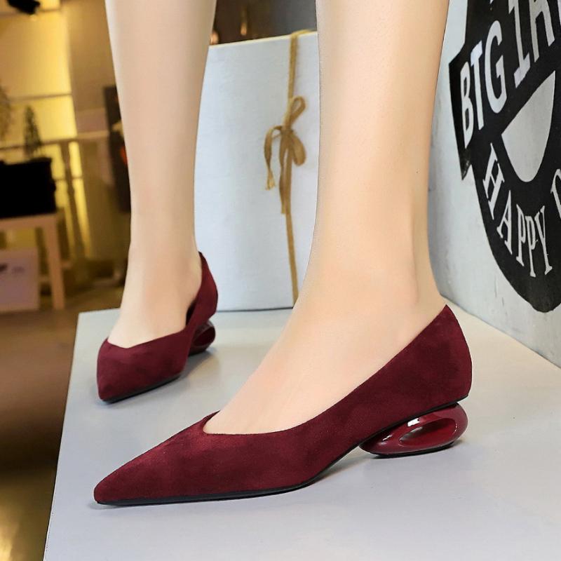 

French Retro Pointed Toe Suede Low Heel Shoes Shallow Mouth Hollow Heel Pedicure Shoe Daily Versatile Temperament Women s Shoes 34