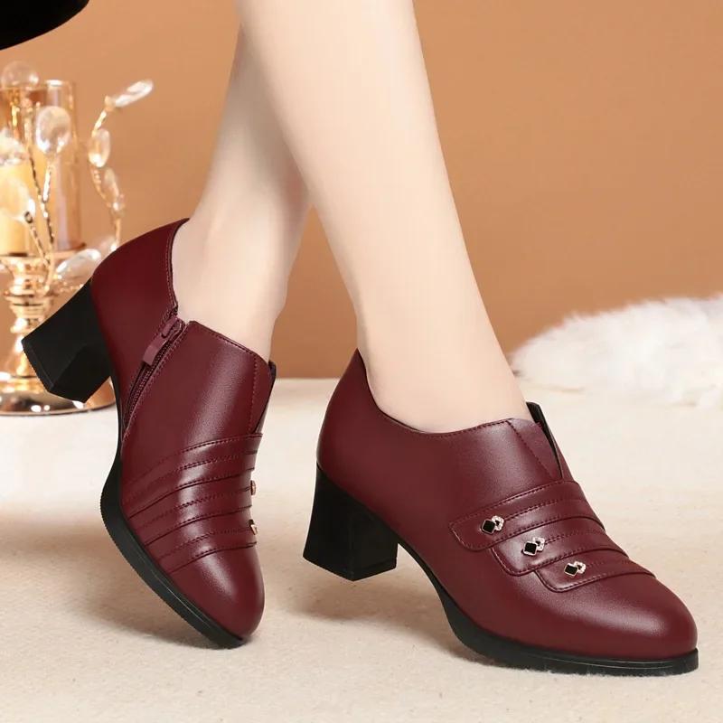 5.5cm Scarpe Eleganti alla Moda a Bocca Profonda in Pelle Morbida Scarpe con Plateau da Donna 2026 Autunno Scarpe con Tacco a Blocco per Ufficio Modello Mamma