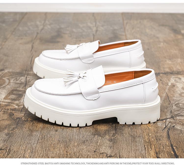 Mocassini da uomo in vernice bianca stile britannico con nappine, Suola spessa, Aumento dell'altezza, Scarpe casual, Taglia grande