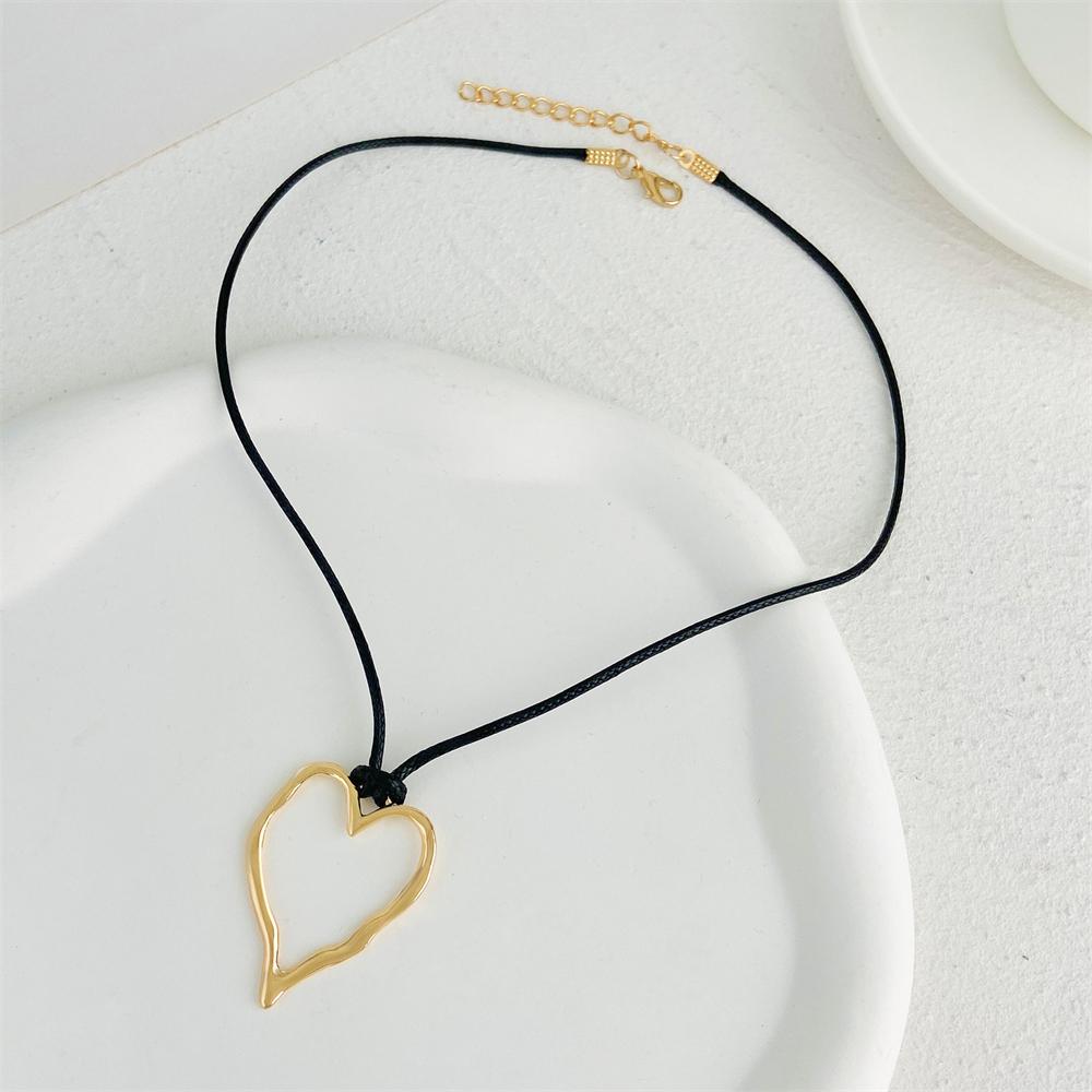 Personalized irregular heart-shaped hollow out Pendant Necklace, simple geometric oval wax rope necklace, everyday versatile neck ornament