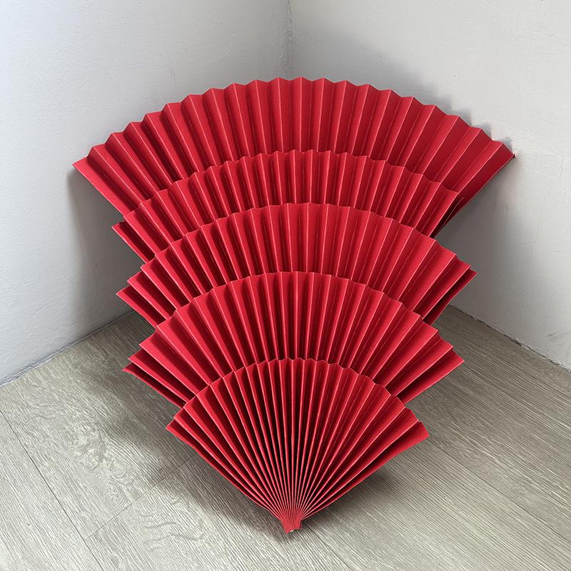 Roter halbkreisförmiger Bambuspapierfächer für Hochzeits- und Eventdekoration