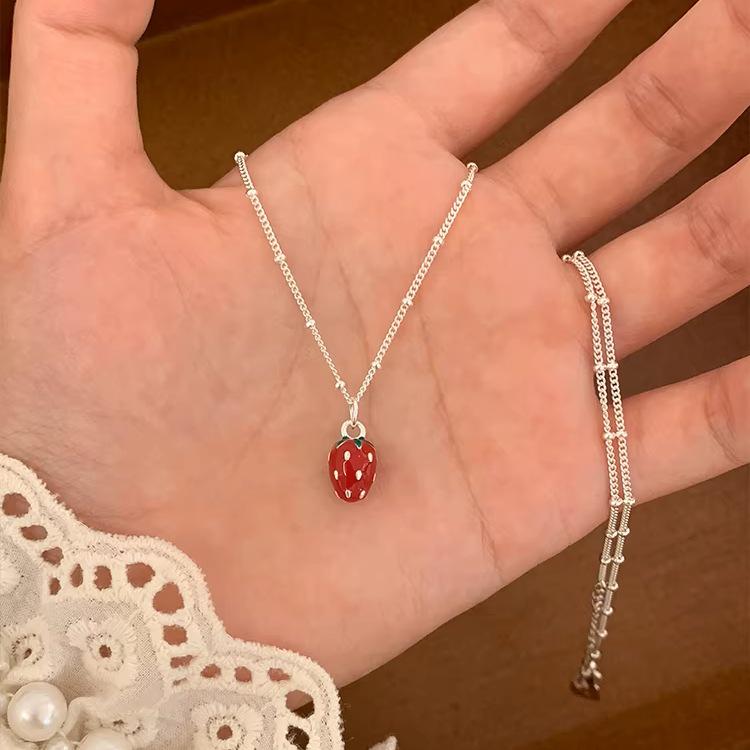 Trendy Elegant Strawberry Pendant Necklace for Women - Sweet, Versatile Clavicle Chain in Fashionable Ins Style