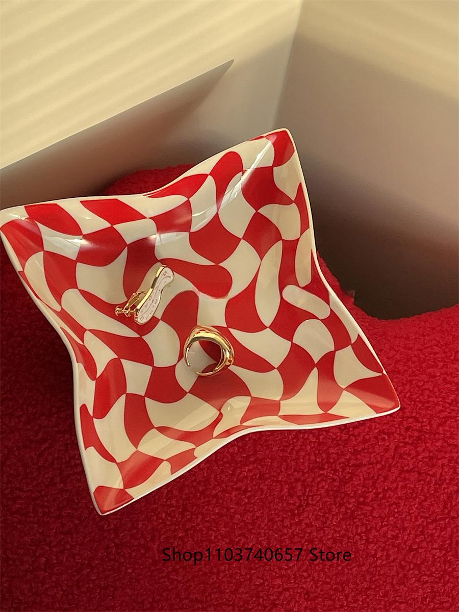 

Vintage Checkerboard Origami Creative Candy Plate Irregular Ceramic Jewelry Storage Plate Korean-style Pastry Dessert Tray