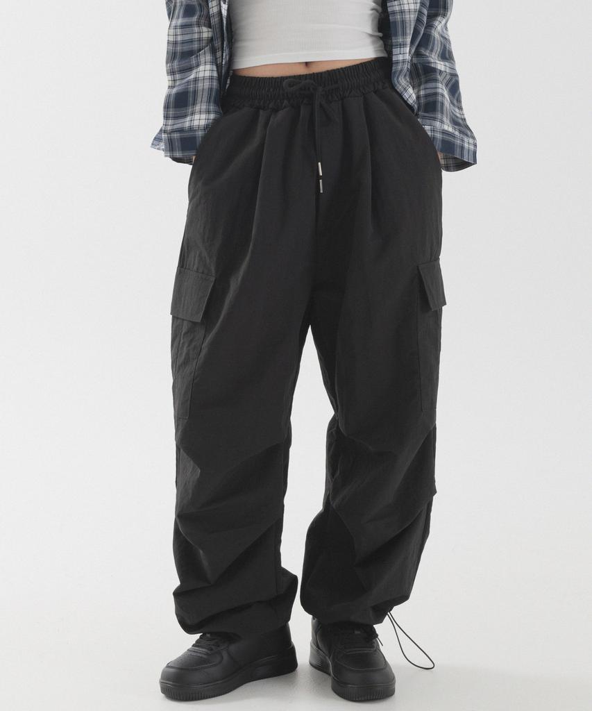 PIANER Nylon One-Pleat Cargo Parachute Pants (Black)