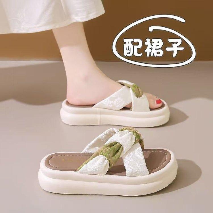 New Chinese platform slippers women wear summer 2025 new fairy style with skirt beach fashion one-word drag