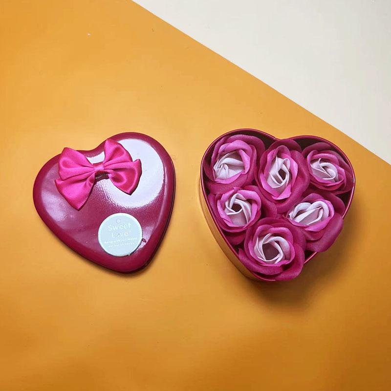 Valentine's Day Heart-Shaped Rose Soap Flower Gift Box for Girlfriend - Creative Souvenir