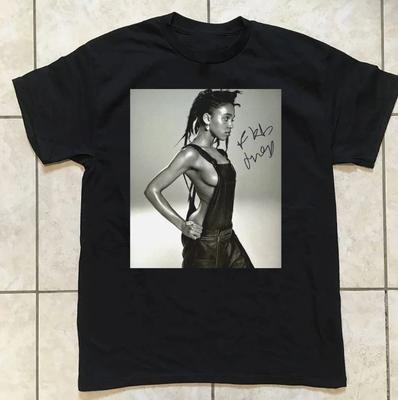 FKA Twigs Sängerin Signiertes Klassisches T-Shirt Alle Größen S bis 5XL
