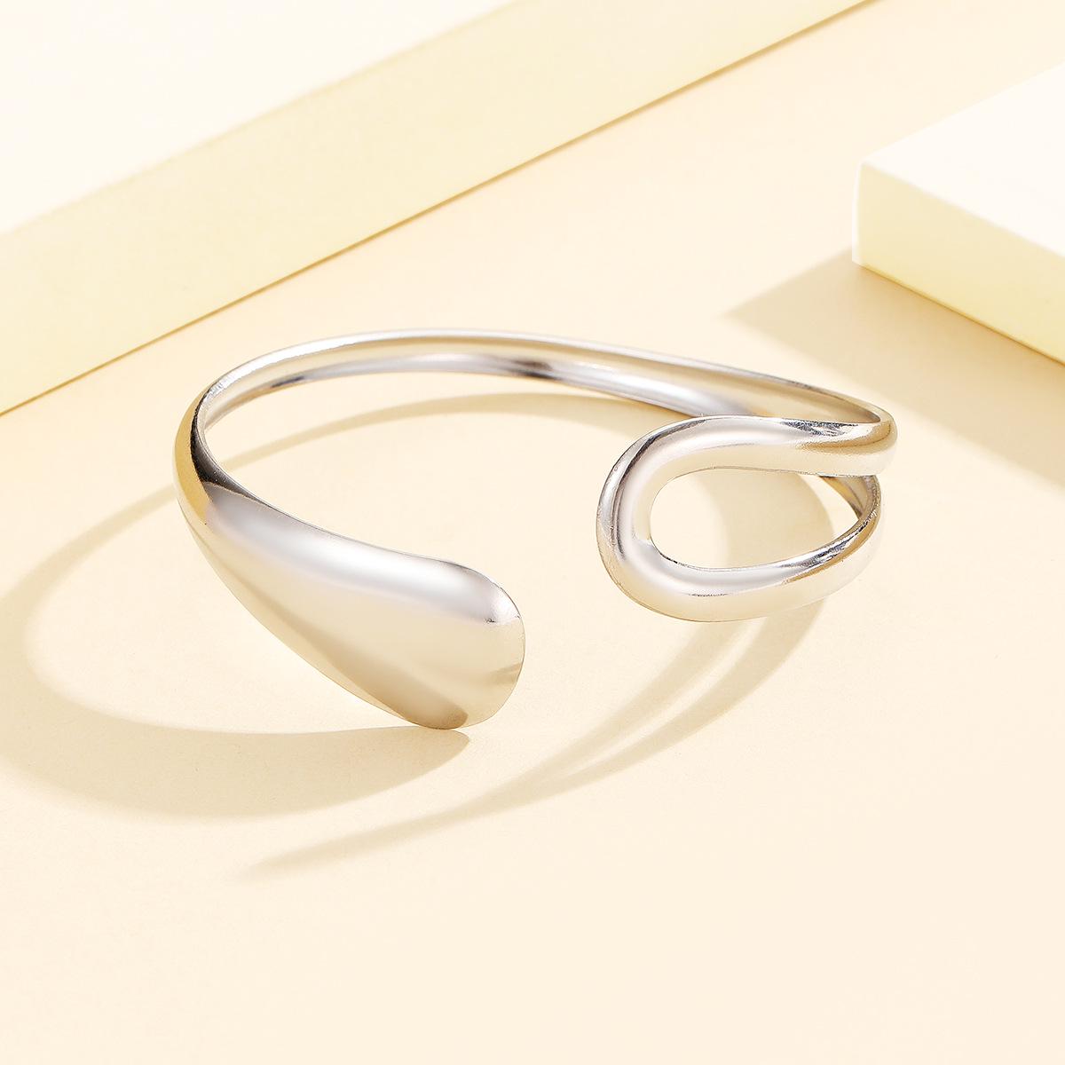 Elegant Old Money Style Asymmetrical Hollow C-Shaped Stainless Steel Bangle for Women