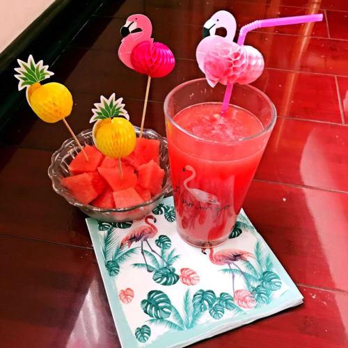 Set of 200 Disposable Plastic Straws with Colorful Umbrella and 3D Flamingo Designs, Perfect for Commercial Use, Coffee Shops, and as Drinking Straws,