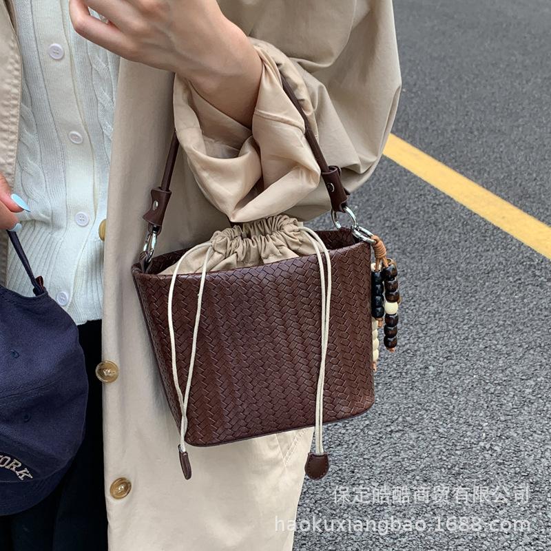 This Year's Popular Bag Women's 2025 New Summer Retro Niche Design Messenger Bag Portable Bucket Bag