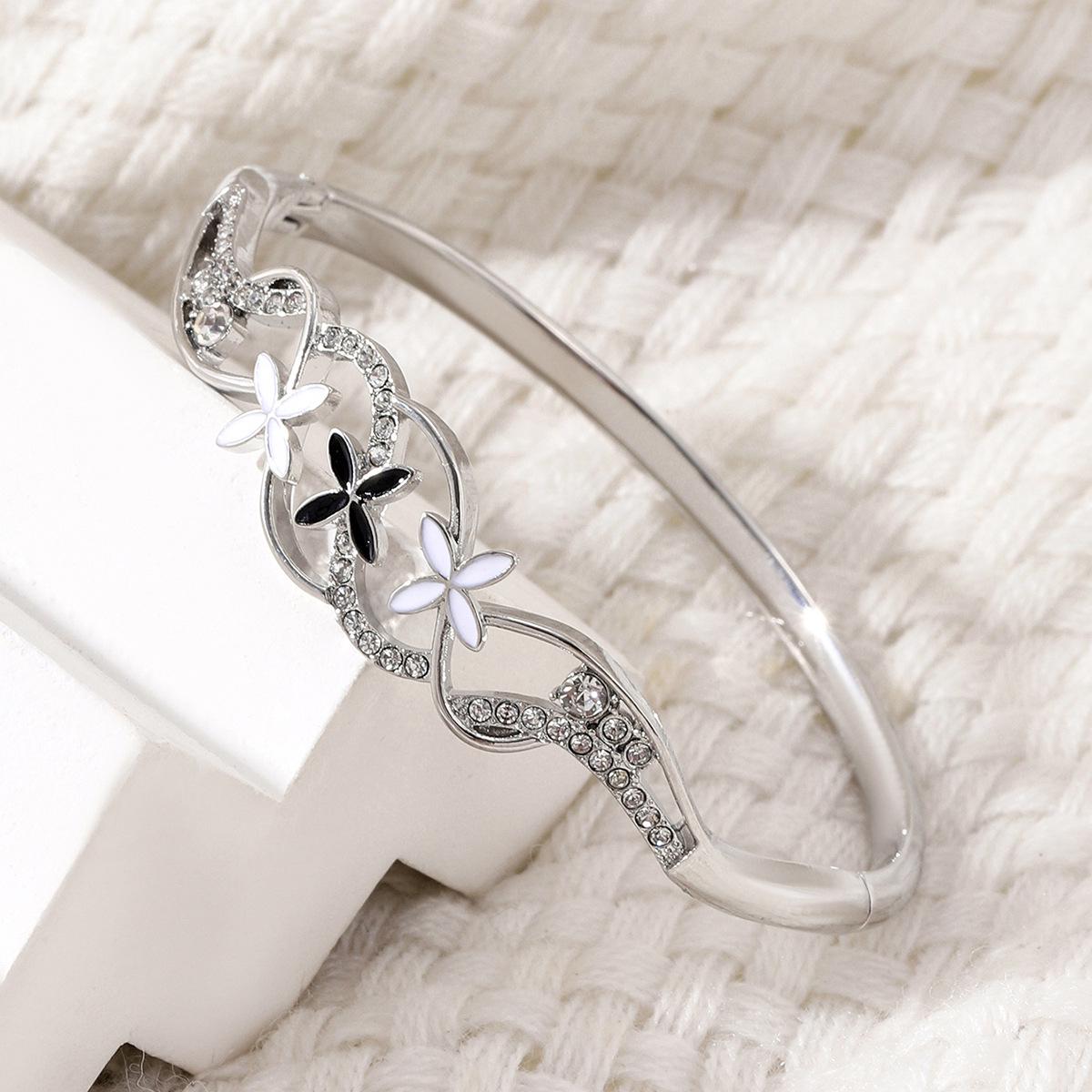 

Women s European & American Rhinestone Enamel Bracelet - Elegant, Versatile & Stylish Bangle