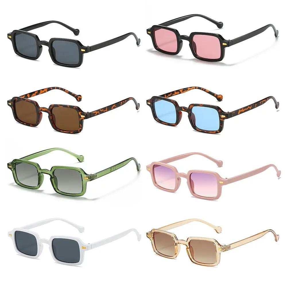 Lunettes de Soleil Mode Monture Rectangle Femme Nouveau Rétro Décoration Rivets Verres Dégradés Protection UV Verres Colorés Lunettes de Soleil