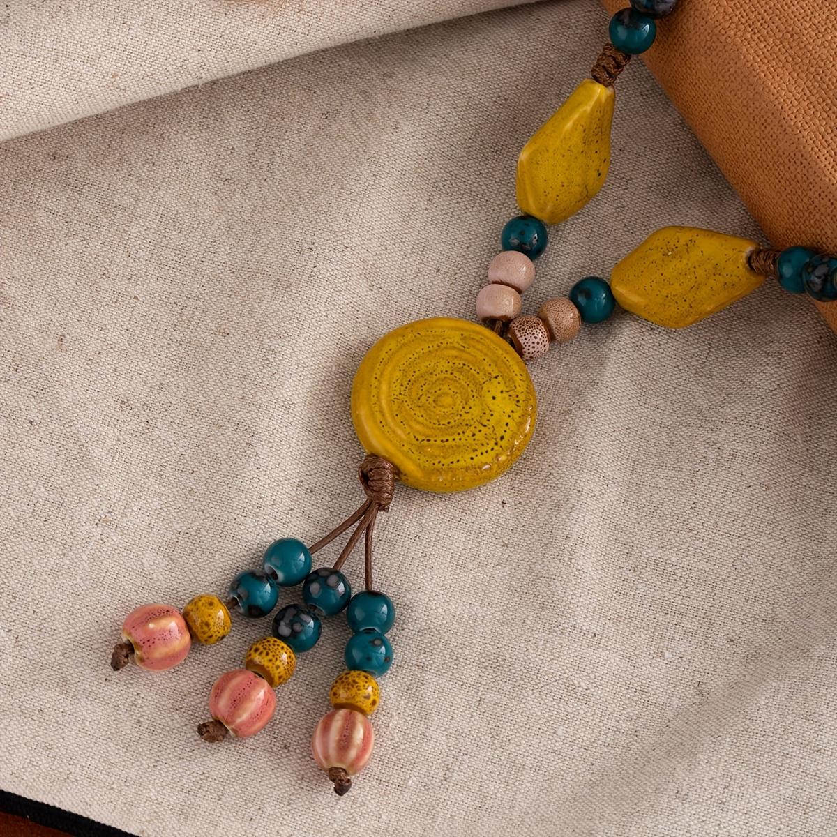 

Модне кольє для жіночих ювелірних виробів жовтий