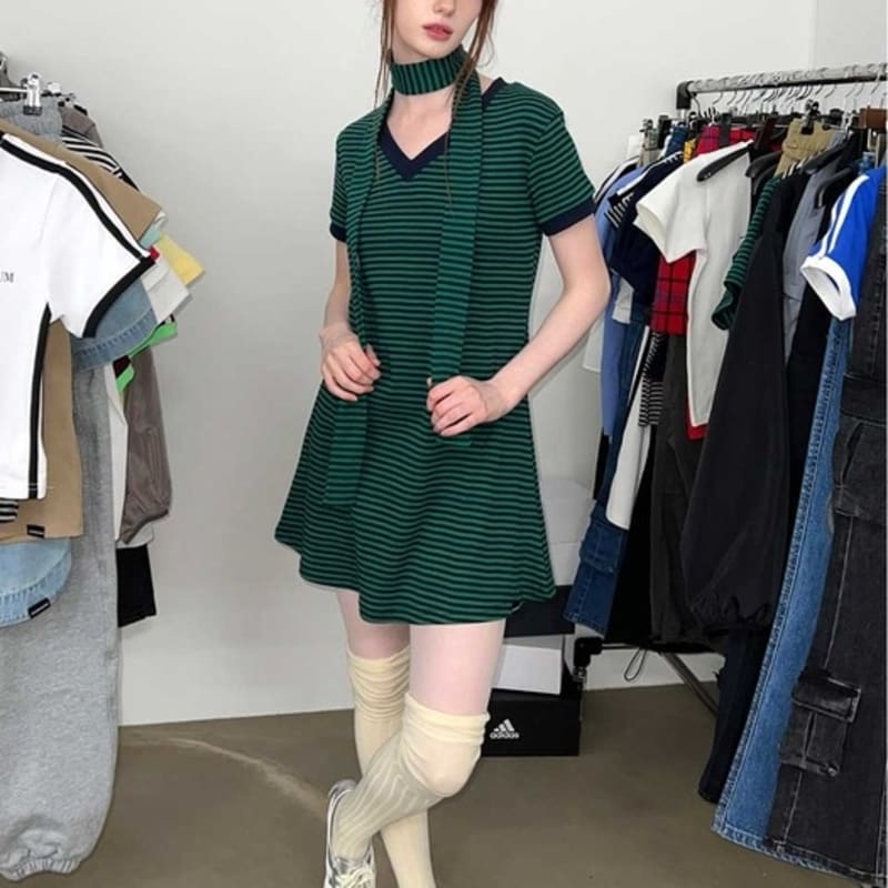 ZIZEMUSEUM STRIPE MUFFLER (GREEN)