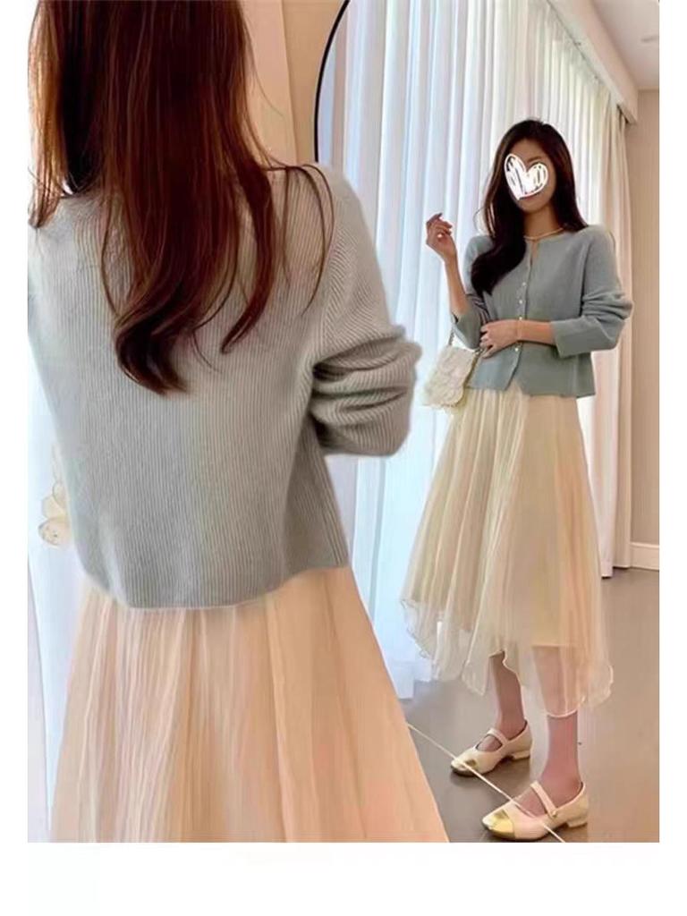 Elegant Women's Slimming Knit Cardigan - Autumn Round Neck Sweater with Gentle Style