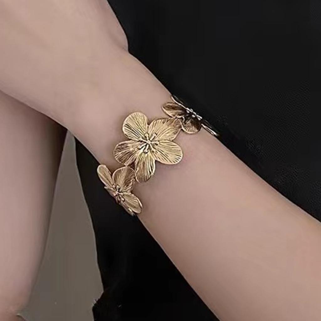 Women's Bracelet Simple Flower Fashion Women's Bracelet Suitable for Daily Wear and Vacation Wear