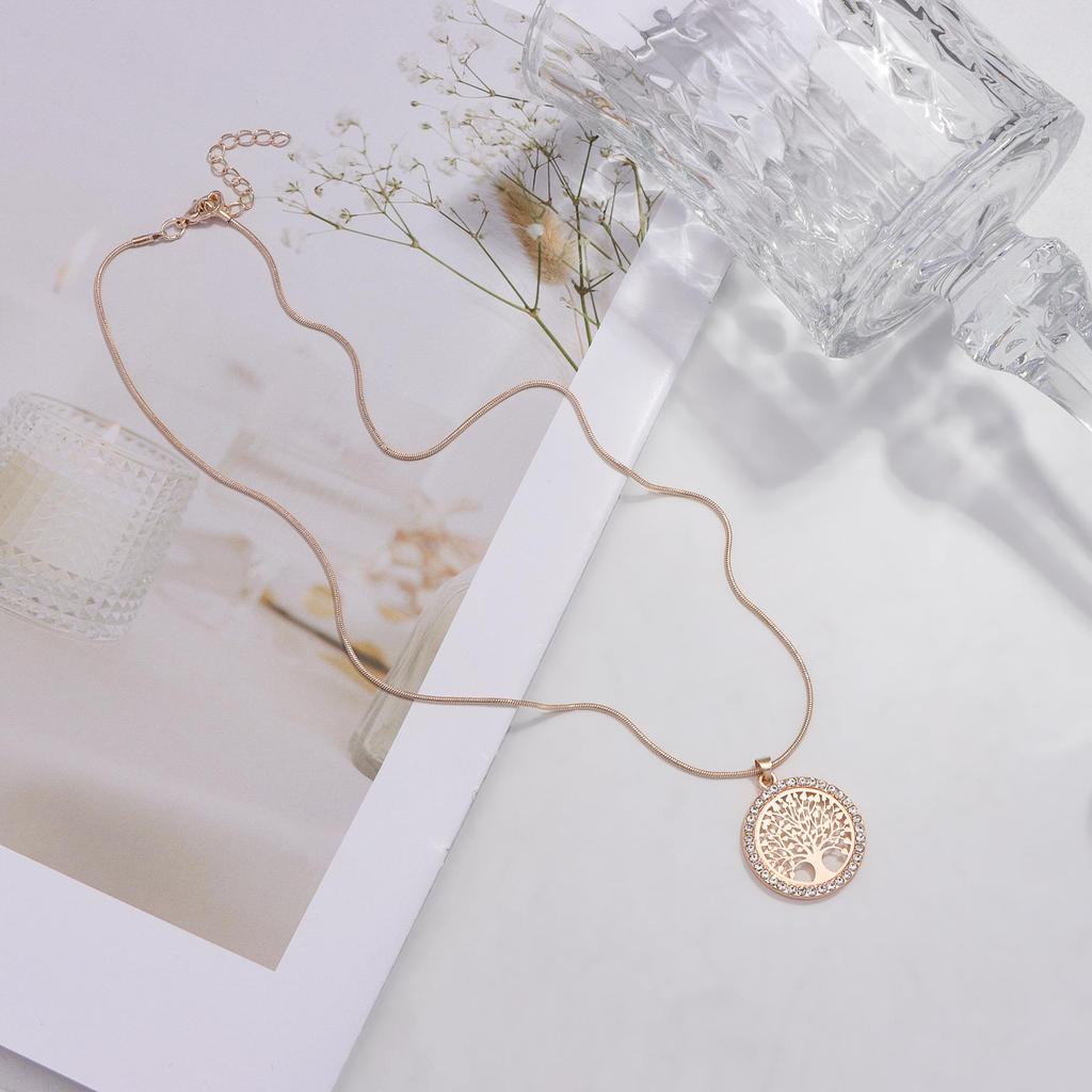 Hot-Selling Life Tree Pendant Necklace - European & American Fashion, Personality Hollow Peace Tree Design