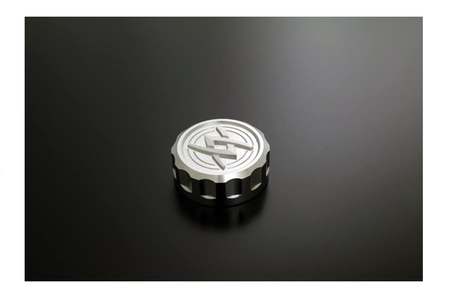 

PMC Master Cap ver.ARCHI задний серебристый Z900RS/CAFE 18-23