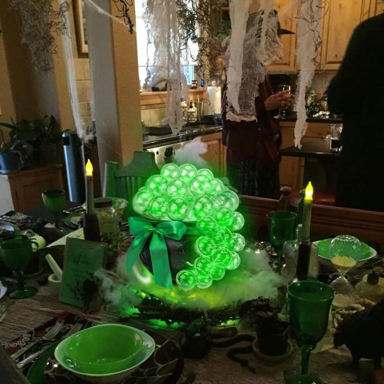 Yousheng Glowing Witch's Cauldron Set DIY Light-Up Bubbling Cauldron Black Plastic Witch Bowl with Ball for Halloween Indoor Decoration