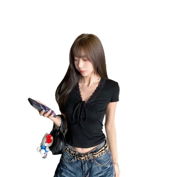 Short-sleeved t-shirt women's new summer short-sleeved slim-fit lace splicing beautiful V-neck small top