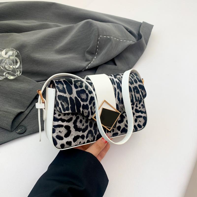 Sweet and Cool Style Leopard Print Spice Girl Bag Women 2025 New Niche Design Baguette Bag High-end Shoulder Bag Underarm Bag