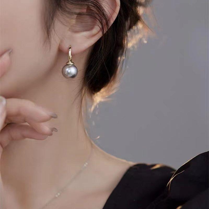 Elegant French Retro Pearl Ear Cuffs: 2023 High-End Light Luxury Women's Jewelry