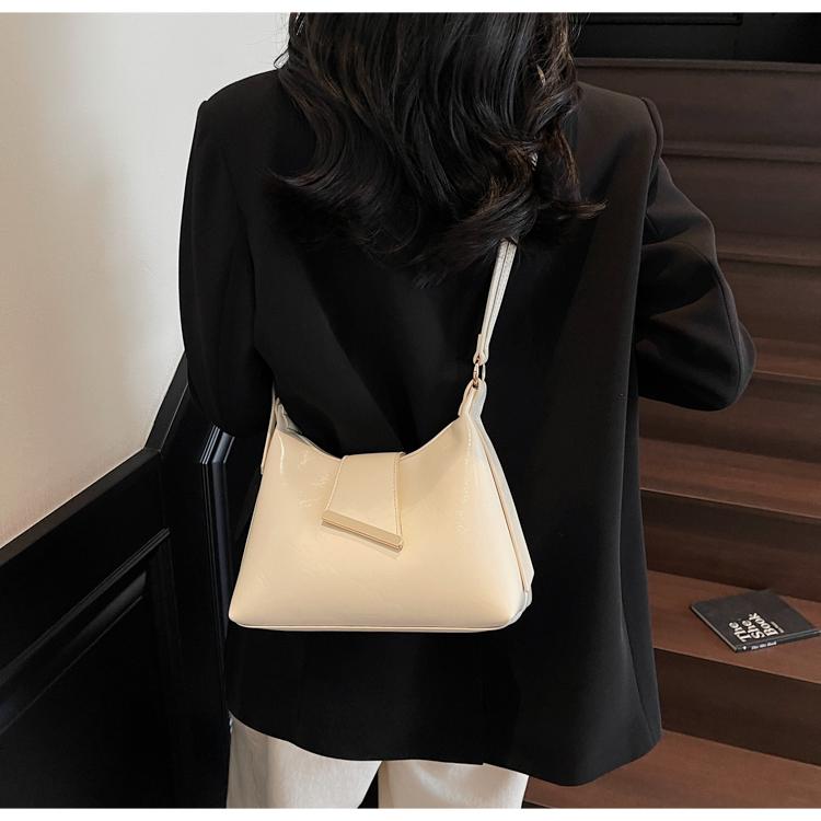 Women Summer Glossy PU Delicate Crossbody Bag High Grade Buckle Zipper One Shoulder Bags Versatile Commute Underarm Packs