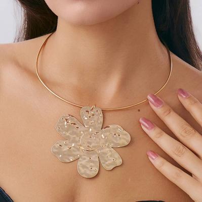 Salircon Exaggerated Large Flowers Petal Collar Necklace for Women Trend Vintage Irregular Gold Color Choker Punk Jewelry Gift