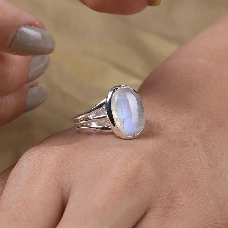 Srebro próby 925, pierścień z owalnym kamieniem księżycowym tęczowym, ręcznie robiony pierścień projektanta, pierścień owalny, pierścień boho, prezent dla niej, prezent świąteczny