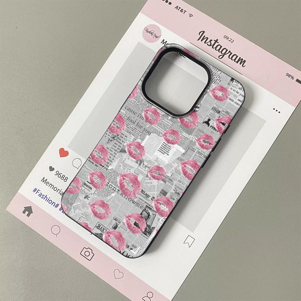 

Phone Case For iPhone 17 17Air 16 15 14 13 12 11 Pro Max Newspaper pink lip print Pattern Lychee Grain Silicone Soft Cover Funda iPhone 16 Pro