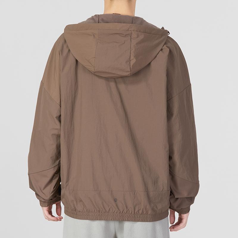 Adidas Základní tkaná bunda s přední kapsou a logem Pánská bunda Hnědá IA6961