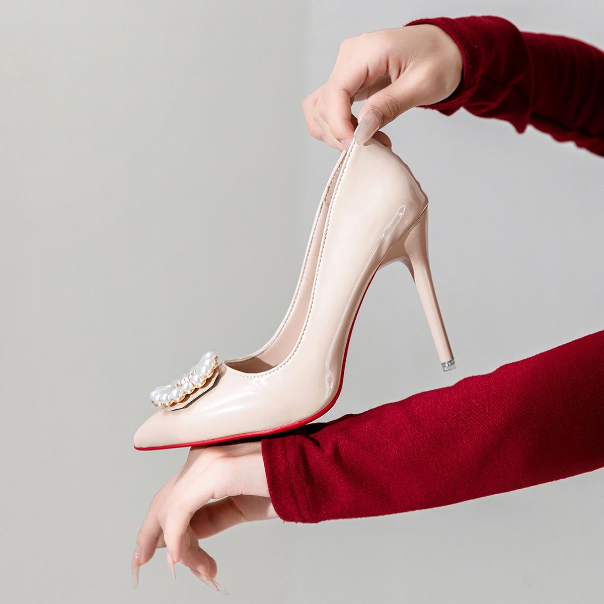 

Large size high heels single shoes women s 2025 autumn new pearl square buckle black high-end pointed temperament stiletto 40