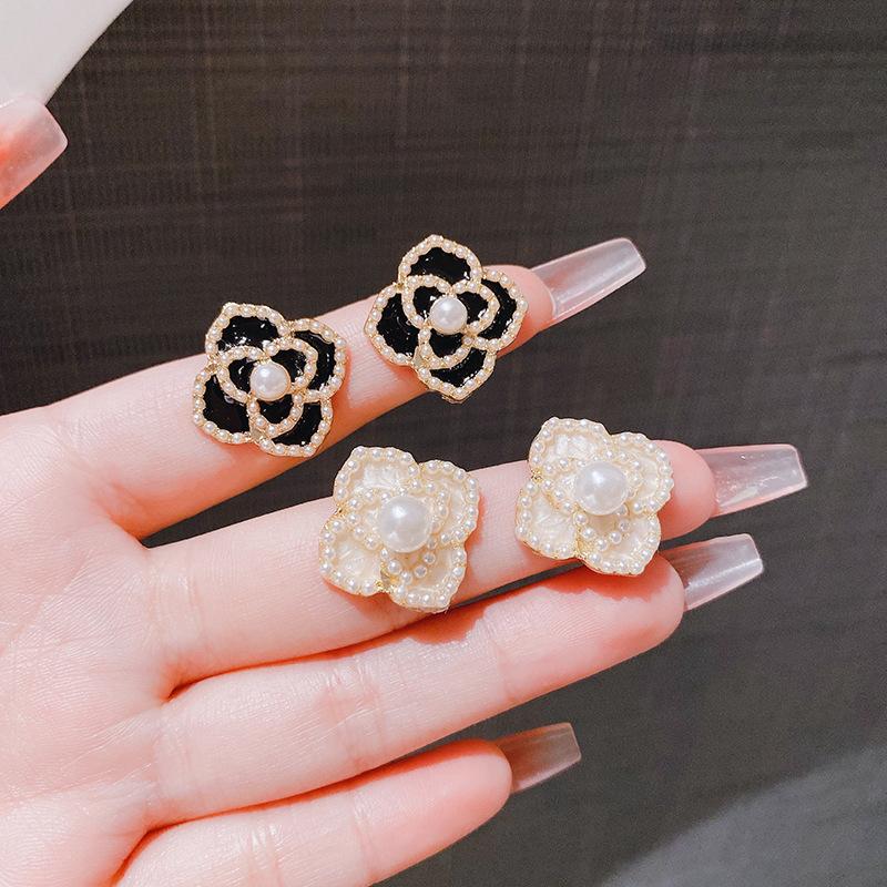 Boucles d'oreilles créatives à clous avec fleurs de camélia en émail perlé pour femmes, simples, mode, douces, personnalité, tempérament, bijoux minimalistes