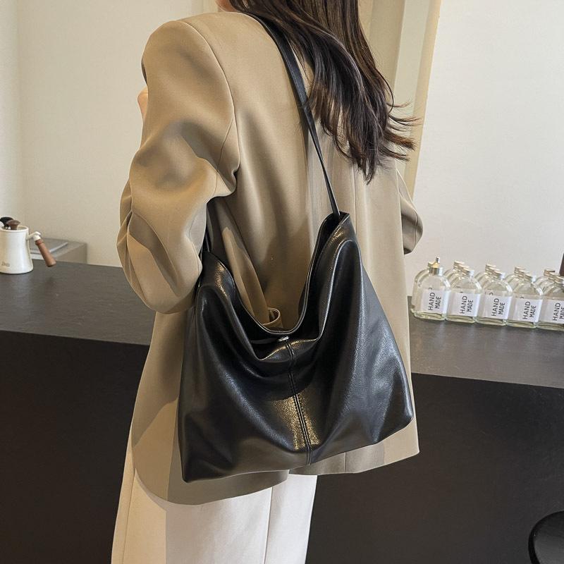 Autumn and winter casual retro soft leather multi-purpose shoulder bag women 2025 small fresh Korean version tote bag simple shoulder bag