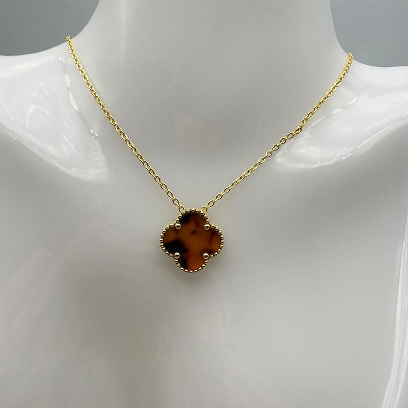 Temperament Socialite Lucky Four-leaf Clover Titanium Steel Necklace Female Internet Celebrity Light Luxury Five-flower Clavicle Ladies Necklace