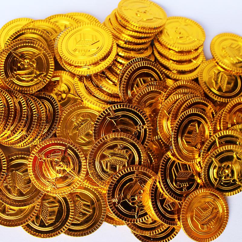 Pirate Costume Accessories: Skull Eye Patch, Hat, Hook, Flag, Telescope, Knife, and Gun for Halloween.