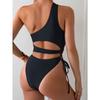 Modischer und sexy One-Shoulder Badeanzug mit unregelmäßigen Ausschnitten, hochtailliert, hochelastische Bademode, trendige Damenbekleidung und Bademode.