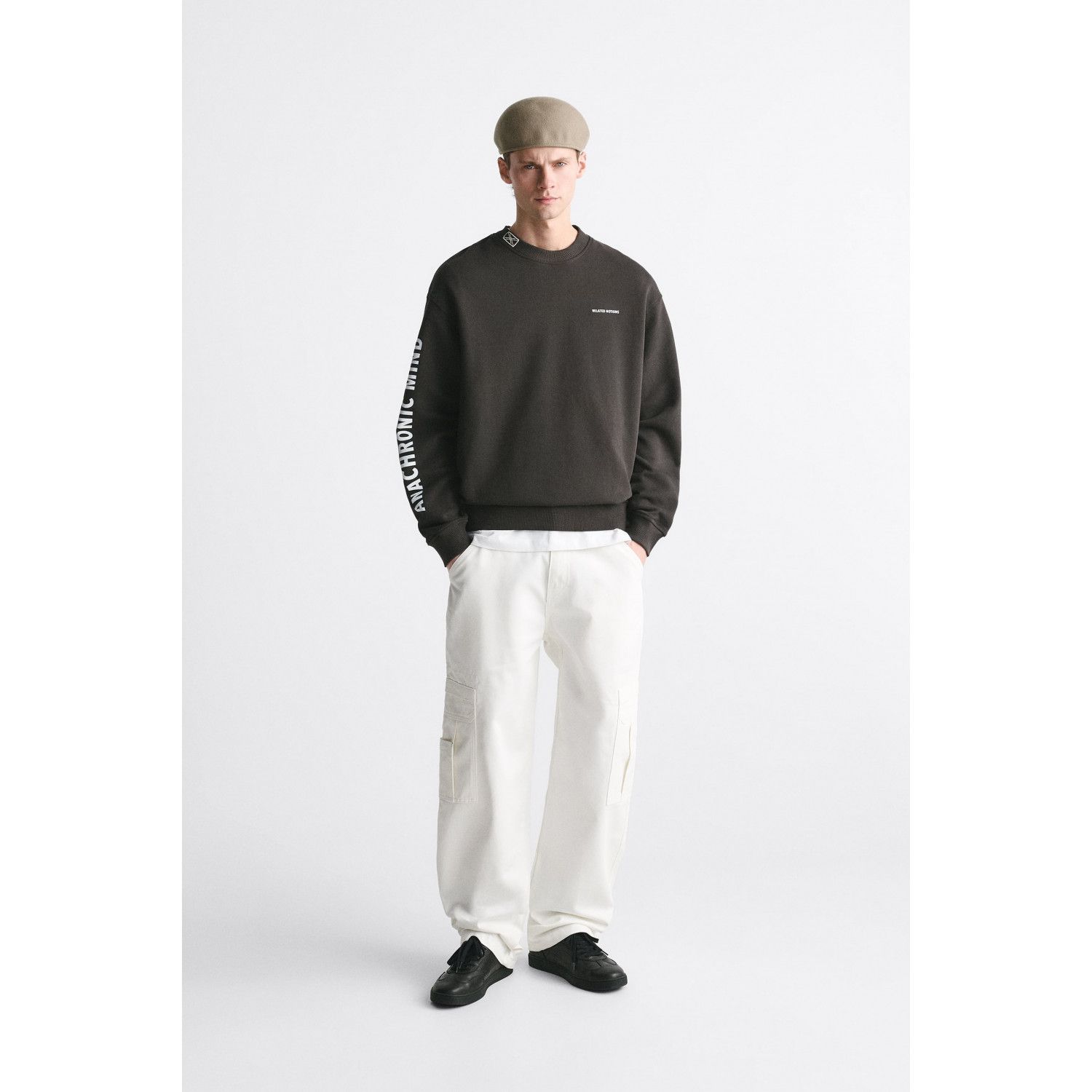 

SWEATSHIRT WITH EMBROIDERED NECKLINE