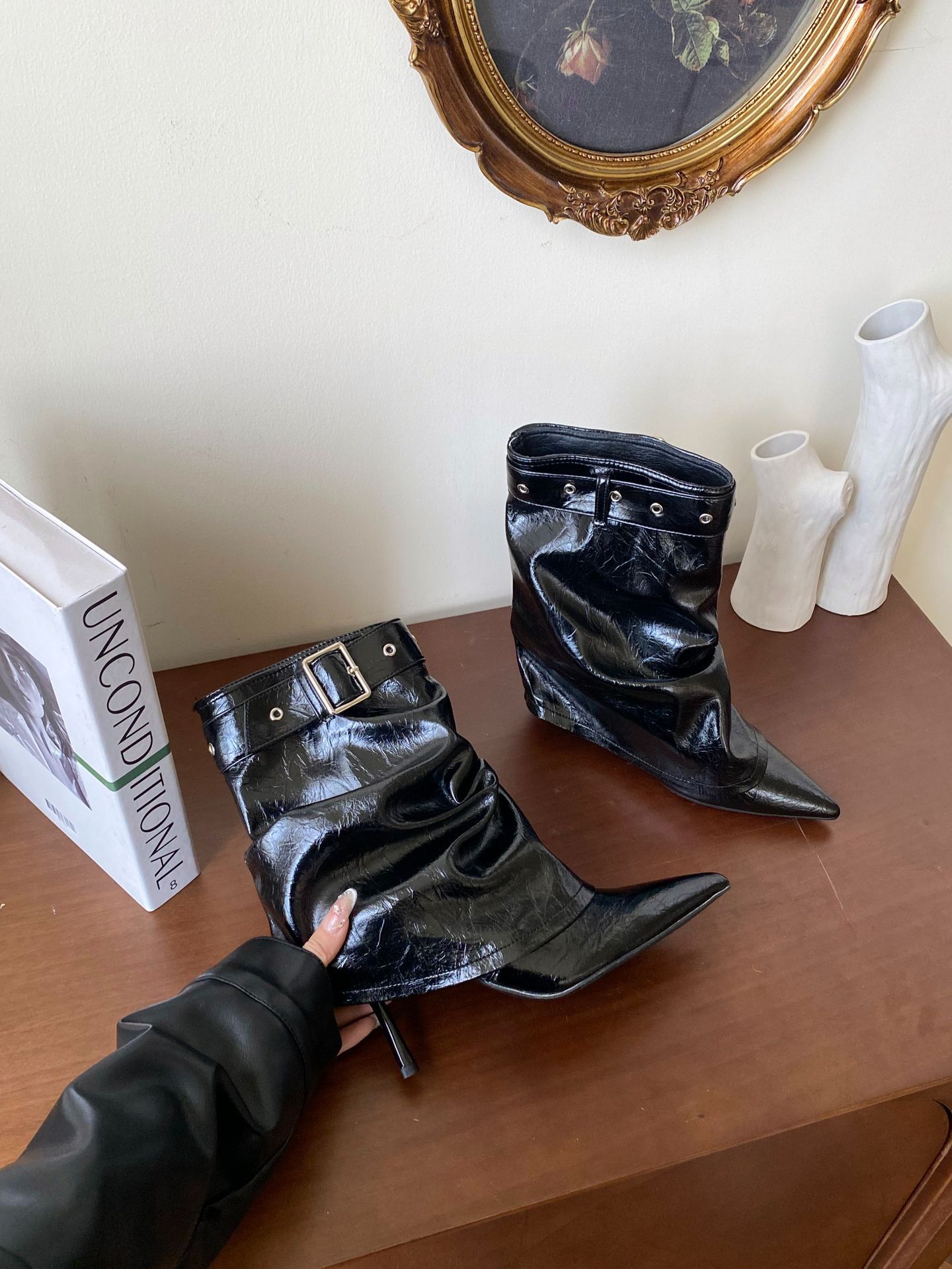 2025 новые ботильоны-стилетто европейский и американский стиль ботинки Spice Girl женские с острым носком стилетто белые средней длины ботинки-трубы для брюк 35