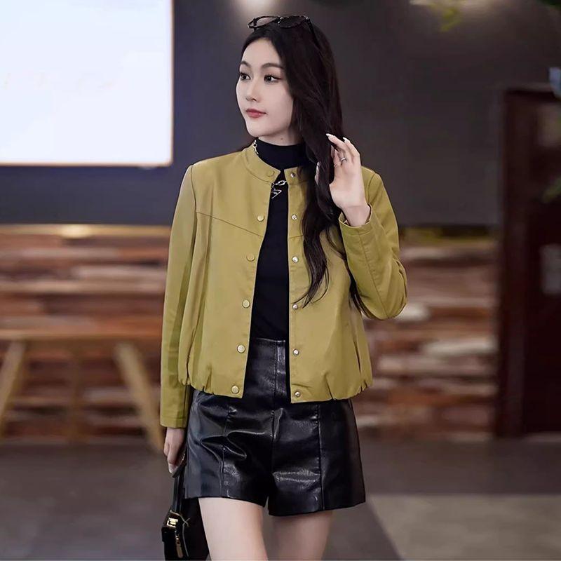 Geacă de piele pentru femei la modă cu design scurt