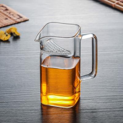 Teekrug aus Borosilikatglas, kristallklar, Chahai, chinesischer Teeteiler, kreative quadratische Teetasse mit Filterlöchern, Teekanne, Teegeschirr