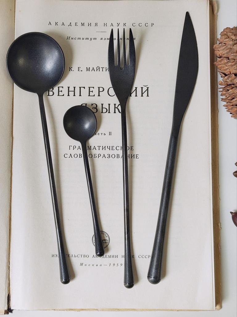 Japanese Retro Black Cutlery Set 304 Stainless Steel Western Steak Knife Fork Spoon Set Coffee Spoon Desser Fork Fruit