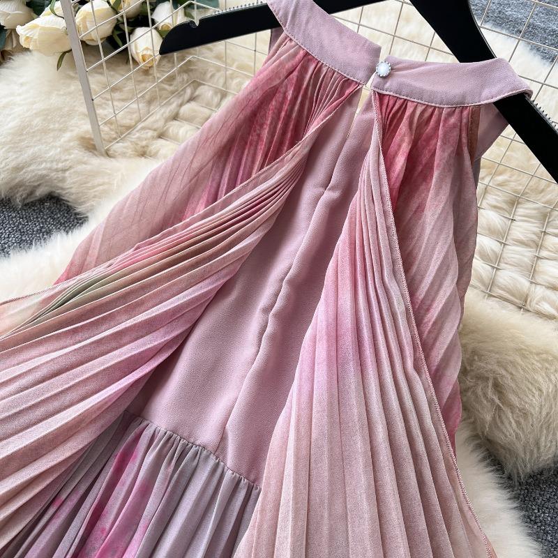 Women's Dress for Summer Travel with An Atmosphere That Blends and Creates An Irregularly Stitched Pleated Look