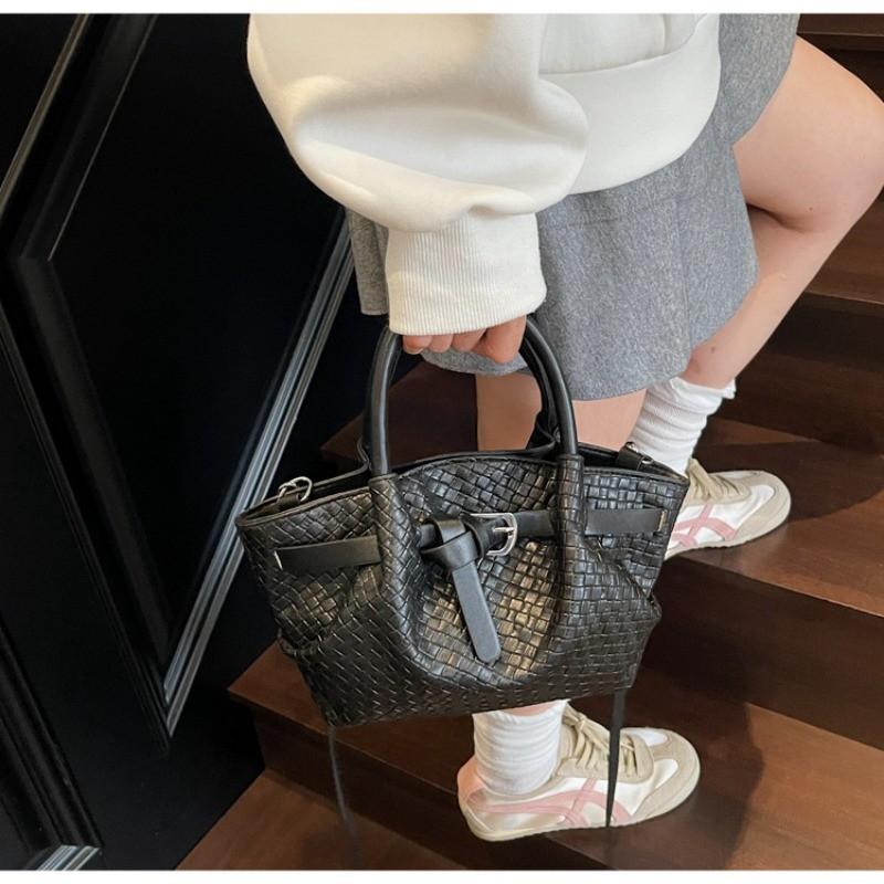 IELGY Ladies Messenger Bag Fashion Simple Woven Portable