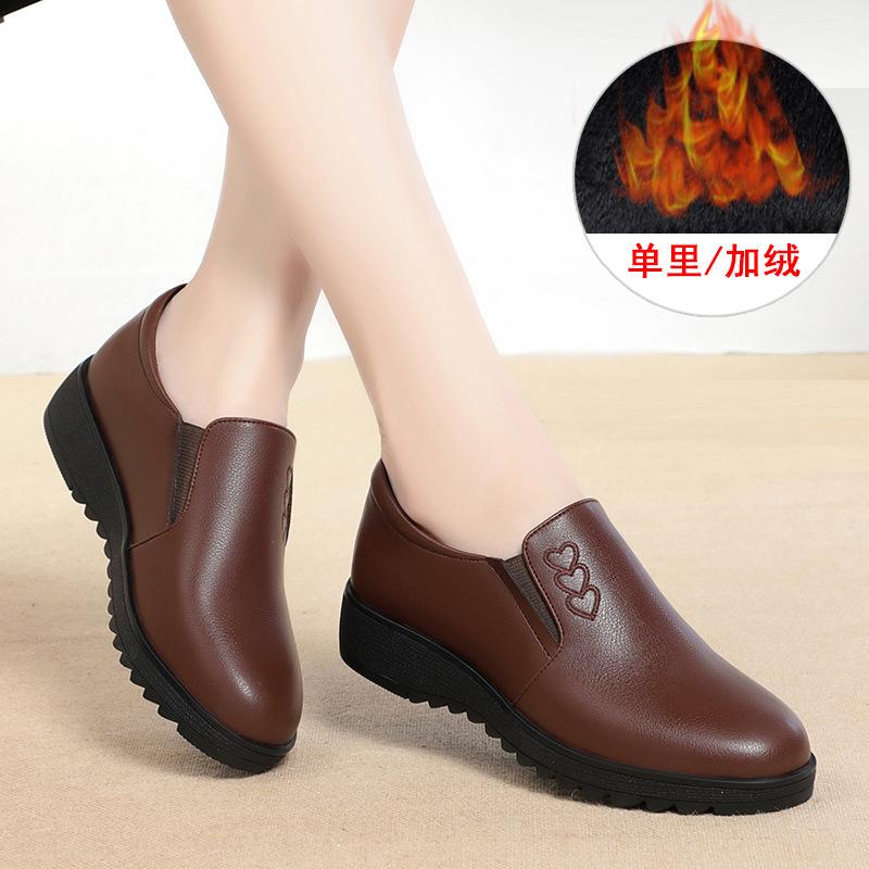 New Spring Autumn Mother Flats Shoes Soft Sole Loafers Round Toe Shoes  Flat Sole Non Slip Female Casual Leather Shoes
